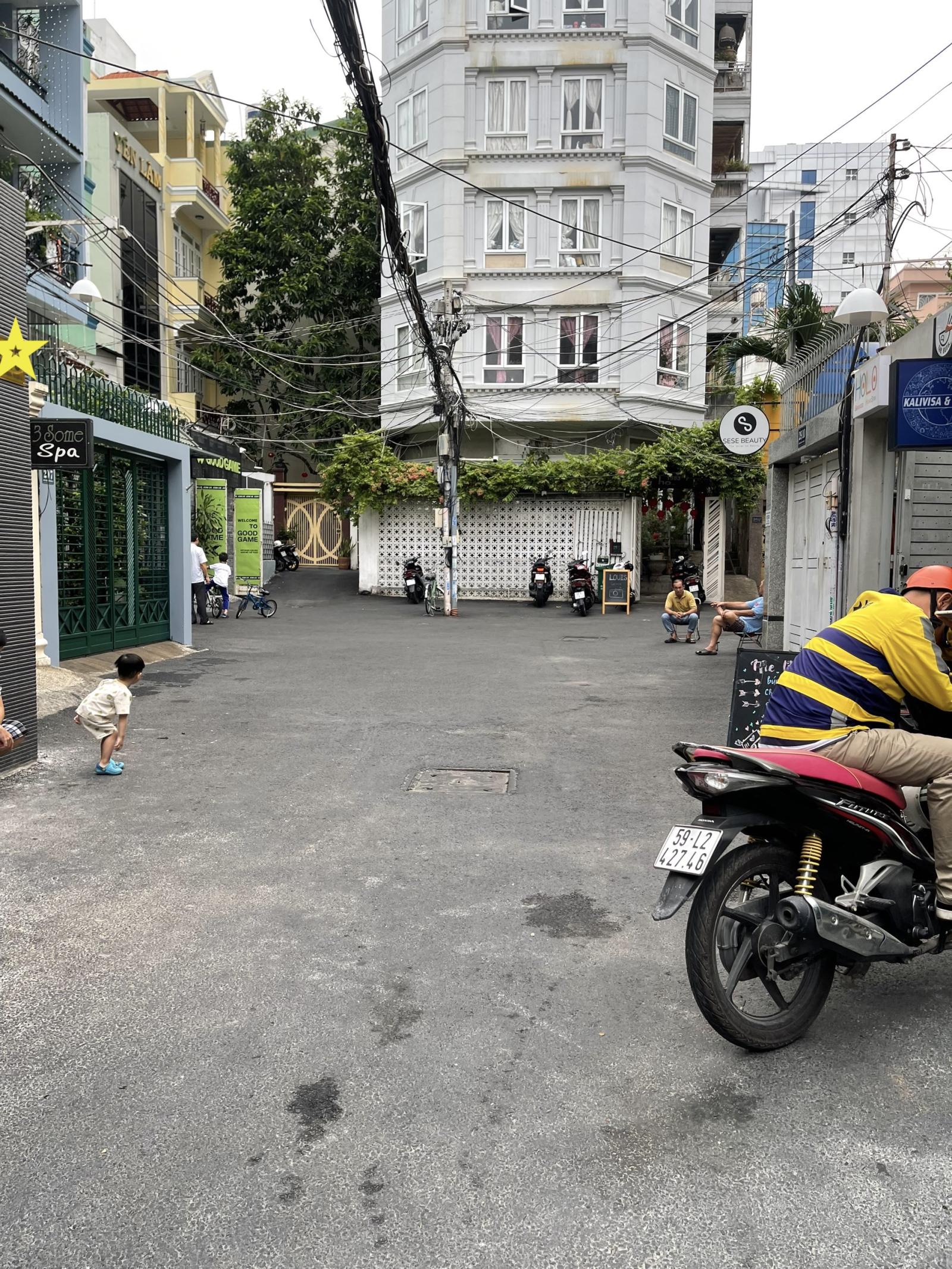 CHDV HXH Nguyễn Bỉnh Khiêm 3.8x28m. Trệt, 4lầu 9p. 1MBằng.