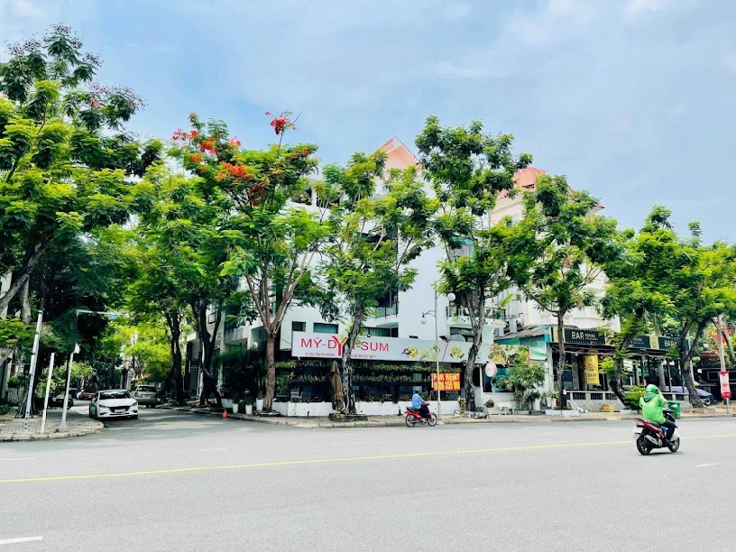 Cho thuê nhà Hưng Gia 4 góc 2MT Phạm Văn Nghị, vị trí góc sầm uất đắt địa nhất Phú Mỹ Hưng, Quận 7 gần Vivo City