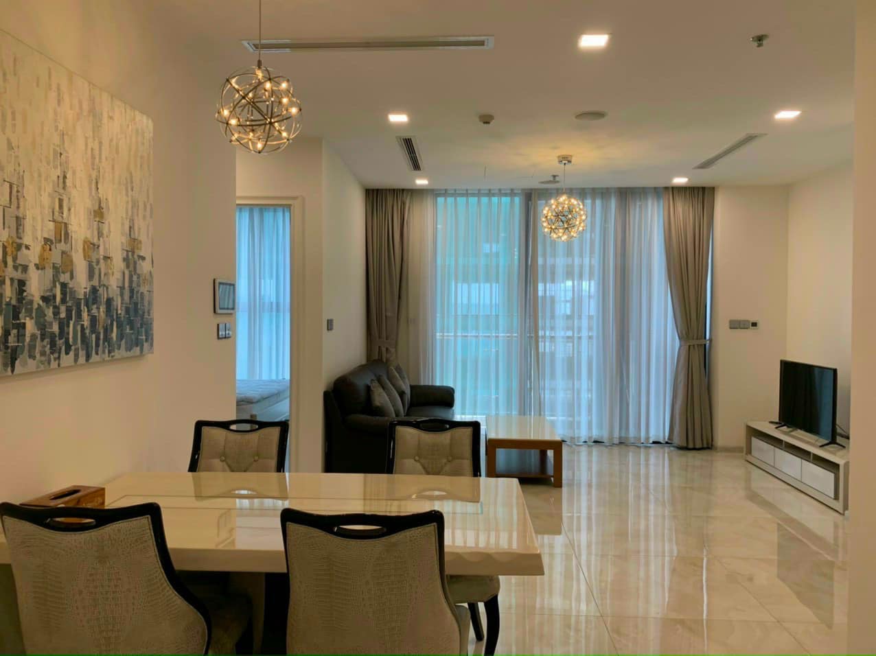 Cho thuê căn hộ Vinhomes Golden River Bason, 68m2, 2PN, 22 Triệu/tháng. LH: 0982363707