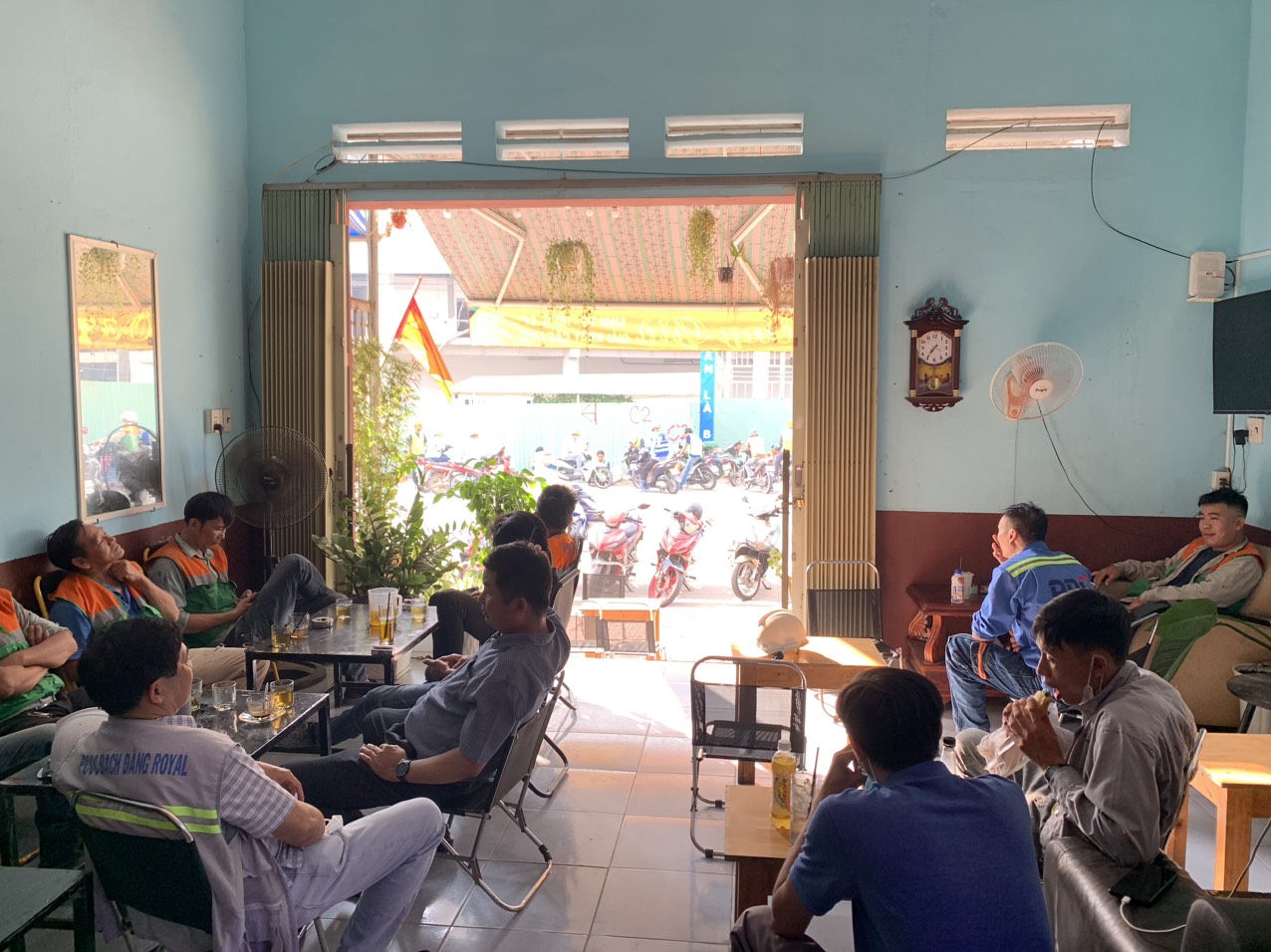SANG QUÁN CƠM +CAFE MẶT TIỀN – Số 221, Lê Văn Chí, Phường Linh Trung, TP. Thủ Đức