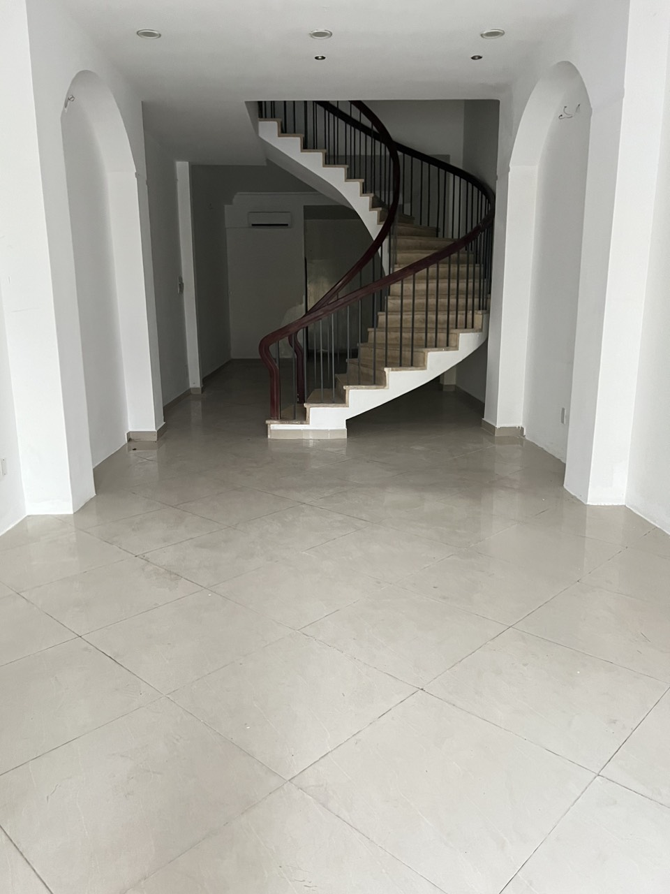 MT Trần Đình Xu 4x18 trệt 4L ST 8P9W KD đa Nghành