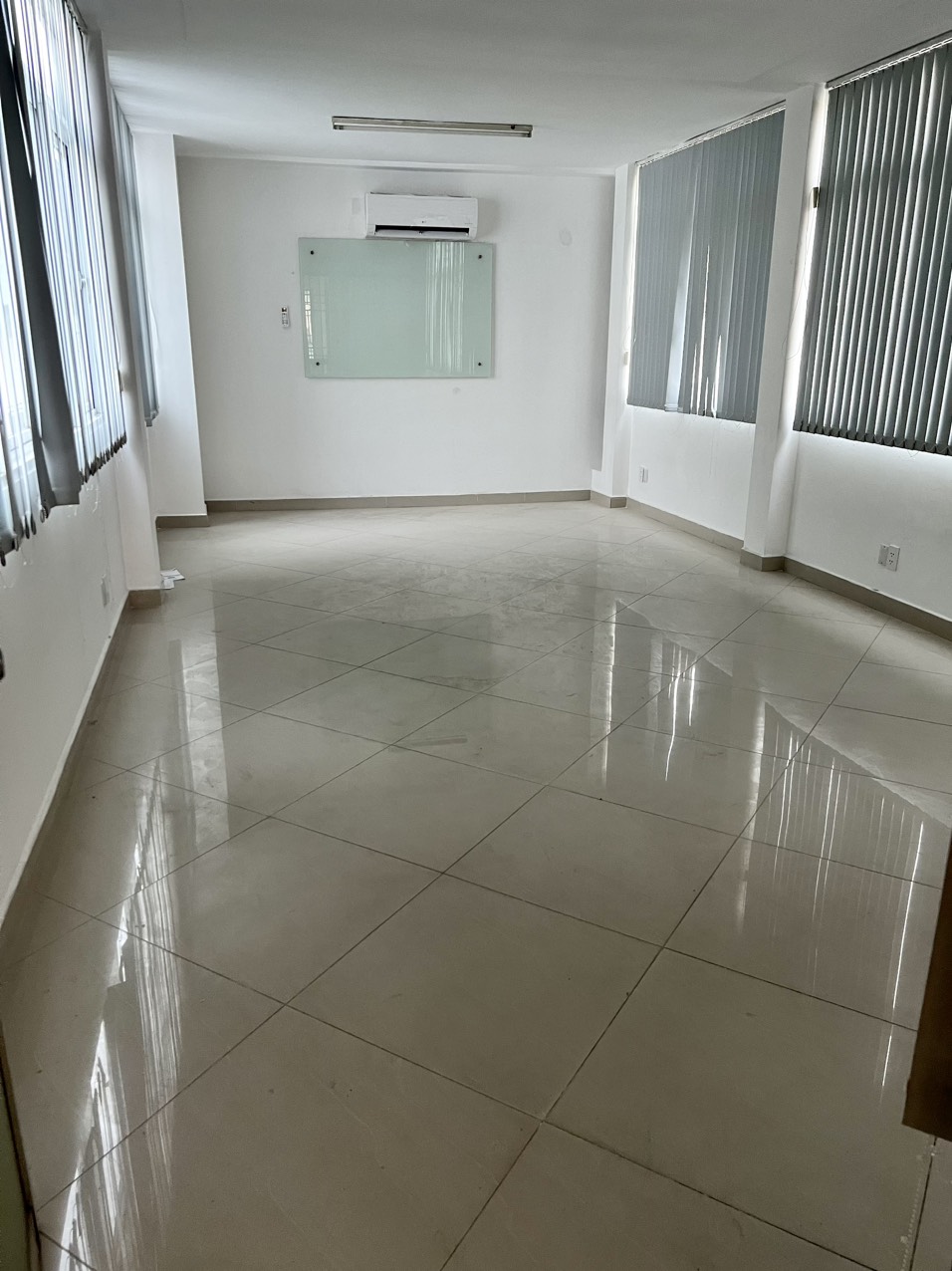 MT Trần Đình Xu 4x18 trệt 4L ST 8P9W KD đa Nghành