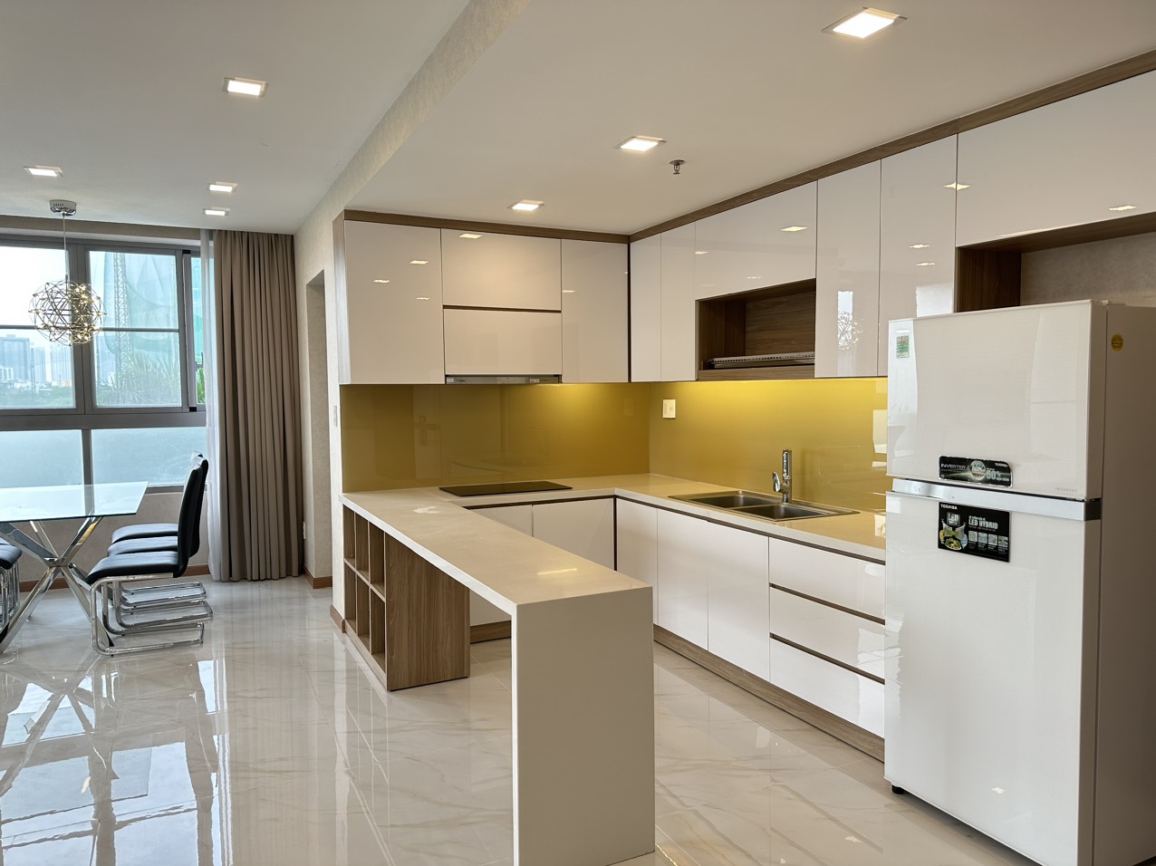 Cho thuê CHCC Green Valley, DT 125m2, 03PN, 02WC, nhà đẹp, giá 1.350$/tháng