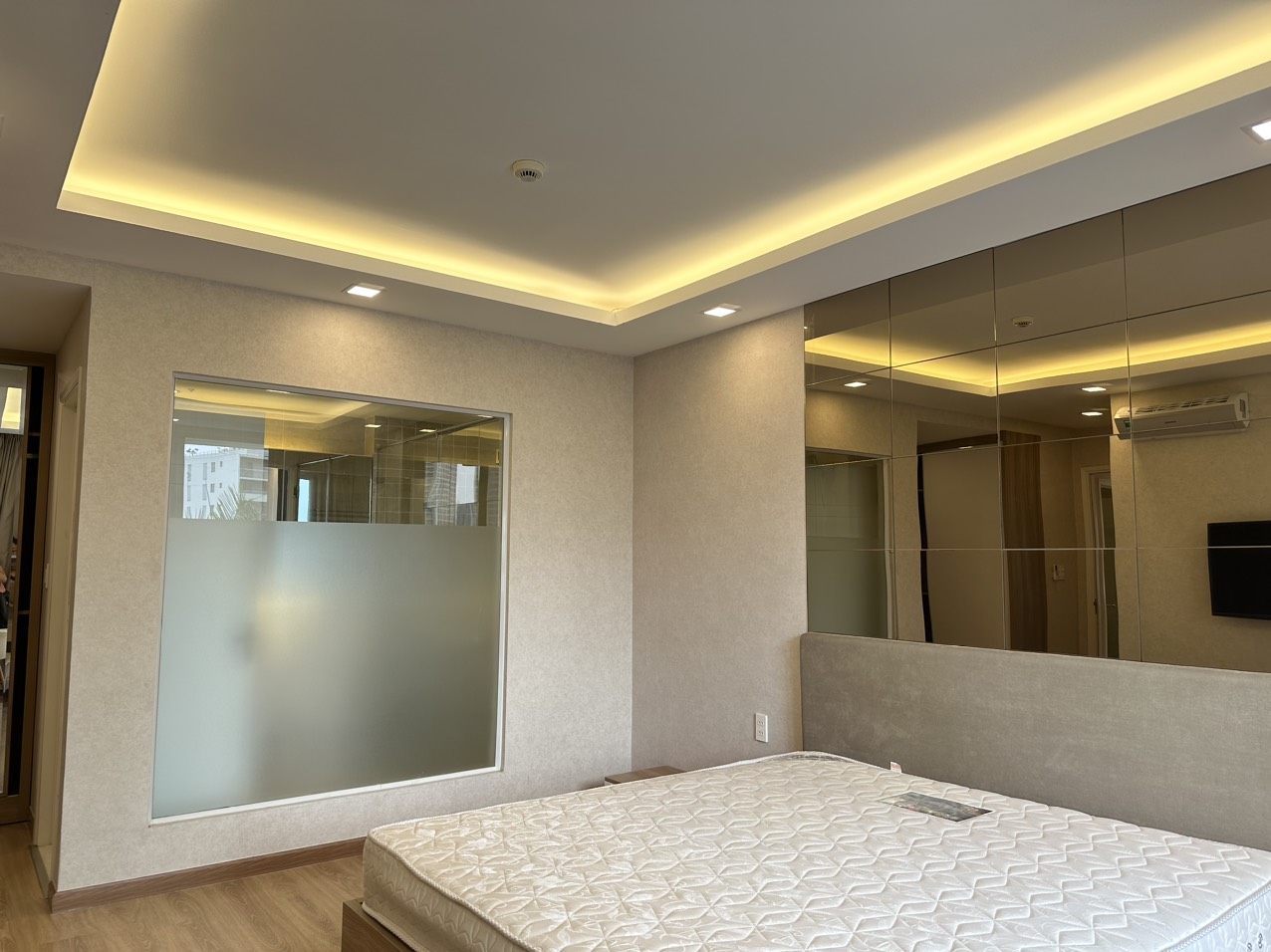 Cho thuê CHCC Green Valley, DT 125m2, 03PN, 02WC, nhà đẹp, giá 1.350$/tháng