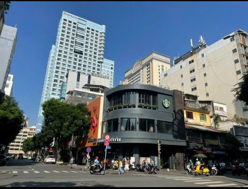 Cho thuê góc 2 mặt tiền Đông Du , Phường Bến Nghé, Q.1
