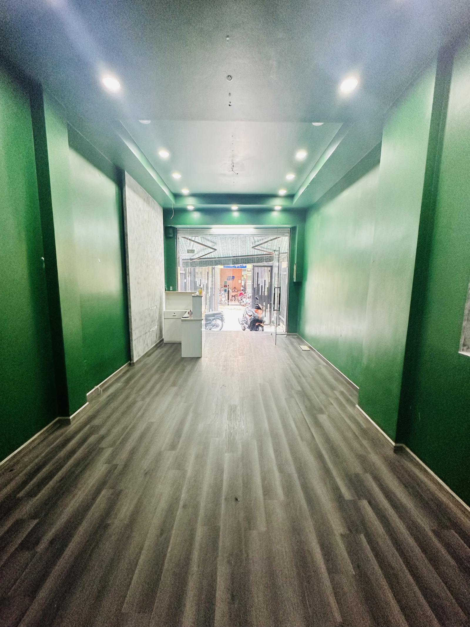 HXH Phan Văn Trị 4x17. Trệt 3Lầu, 5P, 3Wc. Đối diện Emart. 