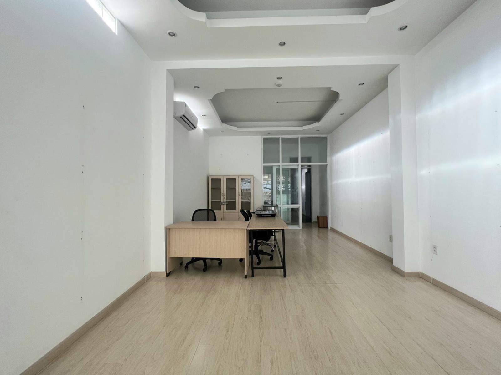 Giá RẺ 45tr! Cho thuê ngay MT phường Tân Định, Quận 1 - ngang LỚN 8x20m - hầm 5 lầu.