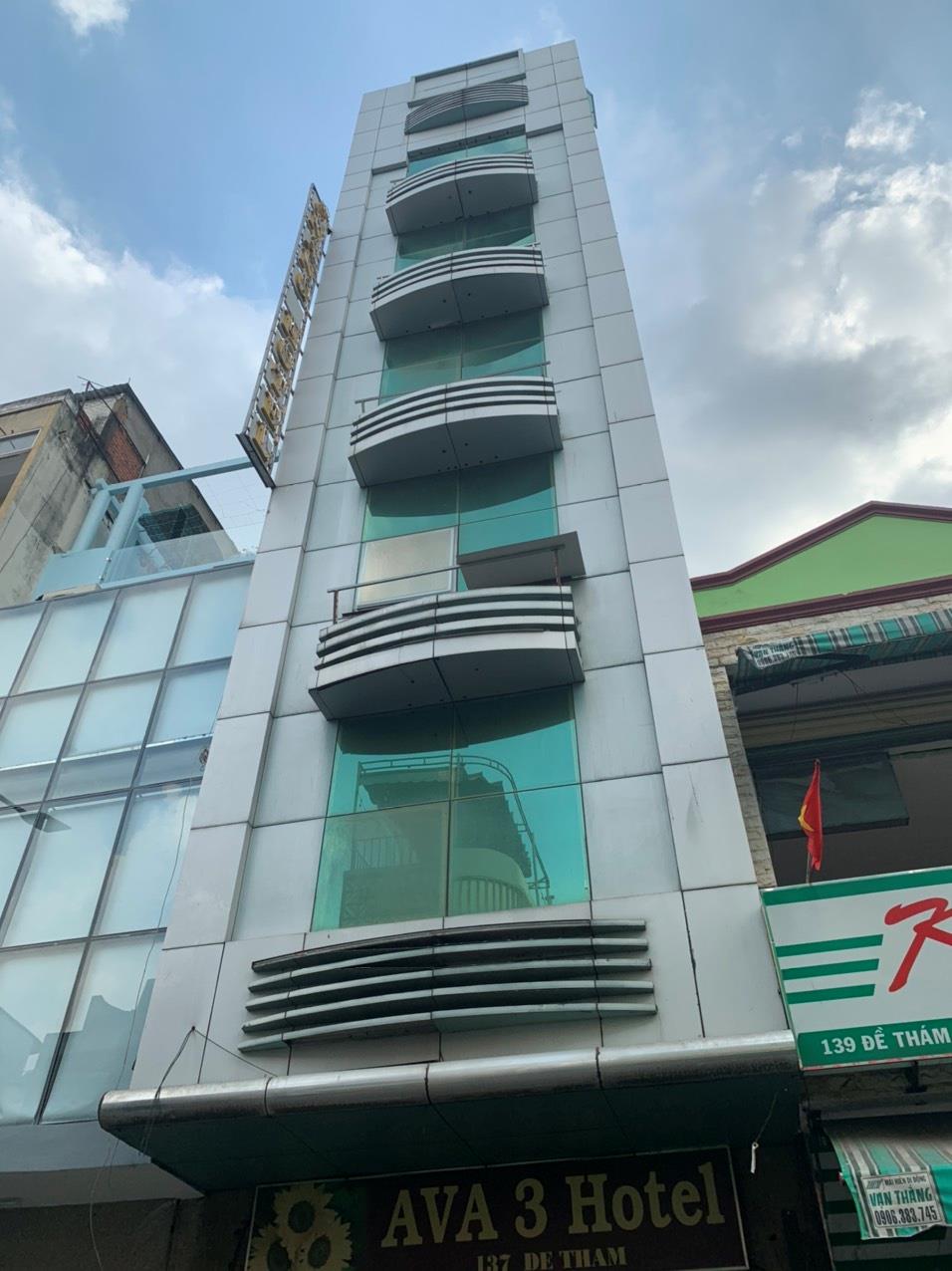 Rẻ chỉ 115tr! Cho thuê MT 137 Đề Thám, Q.1 - ngang 5x15m - 7 lầu TM.