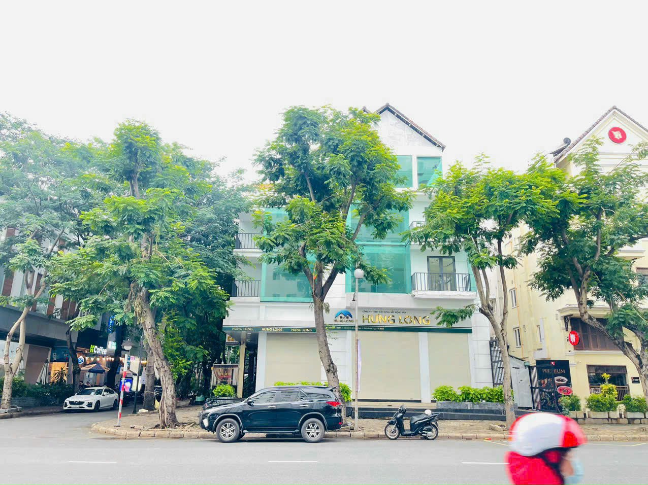 Cho Thuê Nhà góc 2 mặt tiền đường Bùi Bằng Đoàn khu sầm uất Phú Mỹ Hưng .