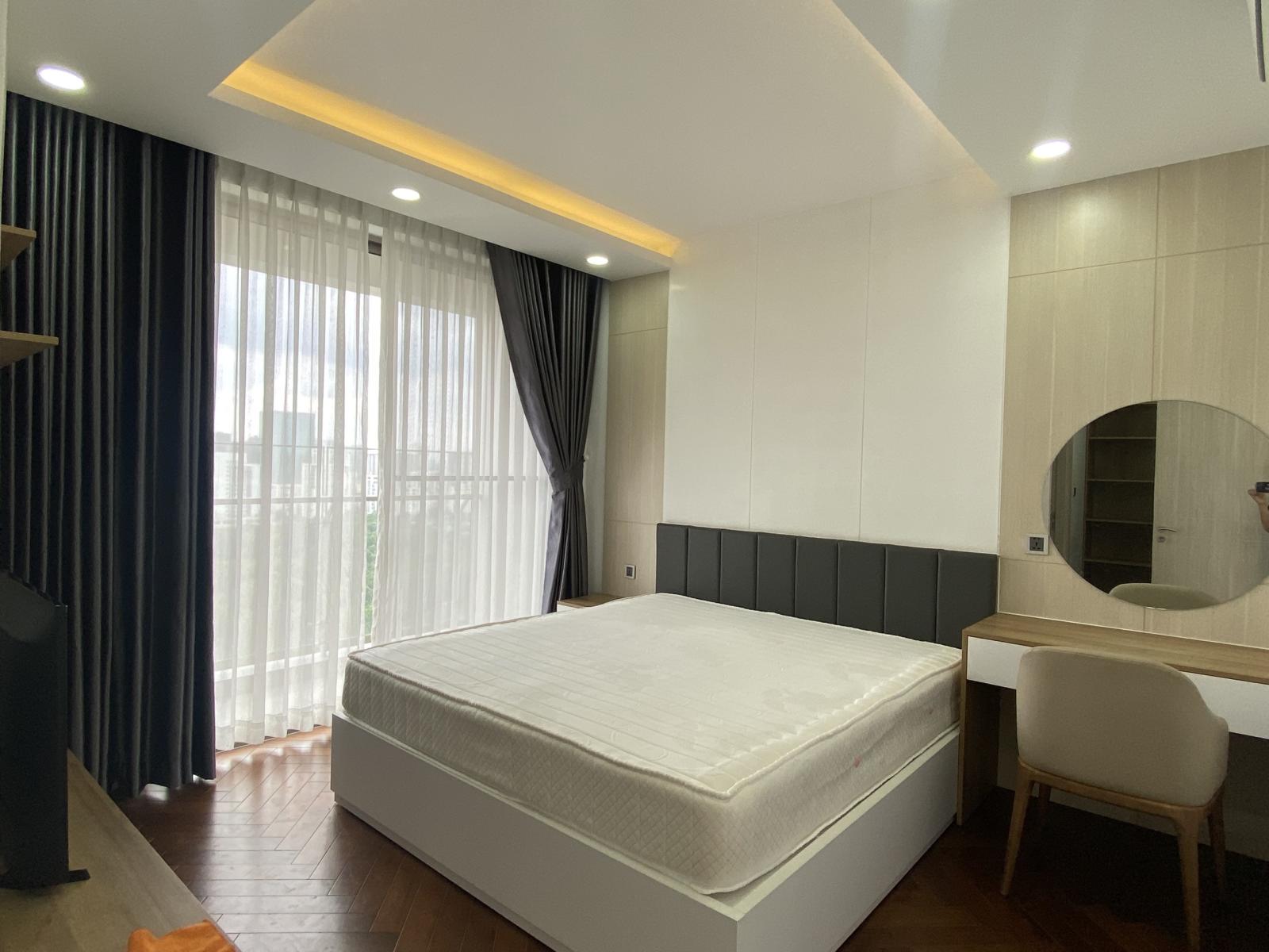 Cho thuê CHCC The Grand Midtown, DT 135m2, 3PN, 2WC, đầy đủ NT, giá thuê 48 triệu/tháng 