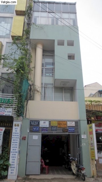 Cho thuê nhà mặt tiền 5.2x18m sát quận 1 đường Nguyễn Cửu Vân