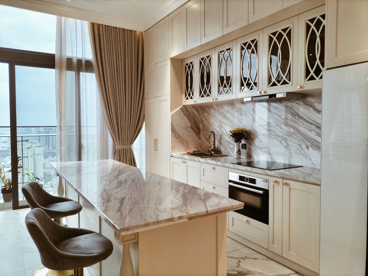 Cho thuê Penthouse The View -Riviera Ponit dt 304m2 nhà rất đẹp giá 4500$/tháng. lh: 0909168890