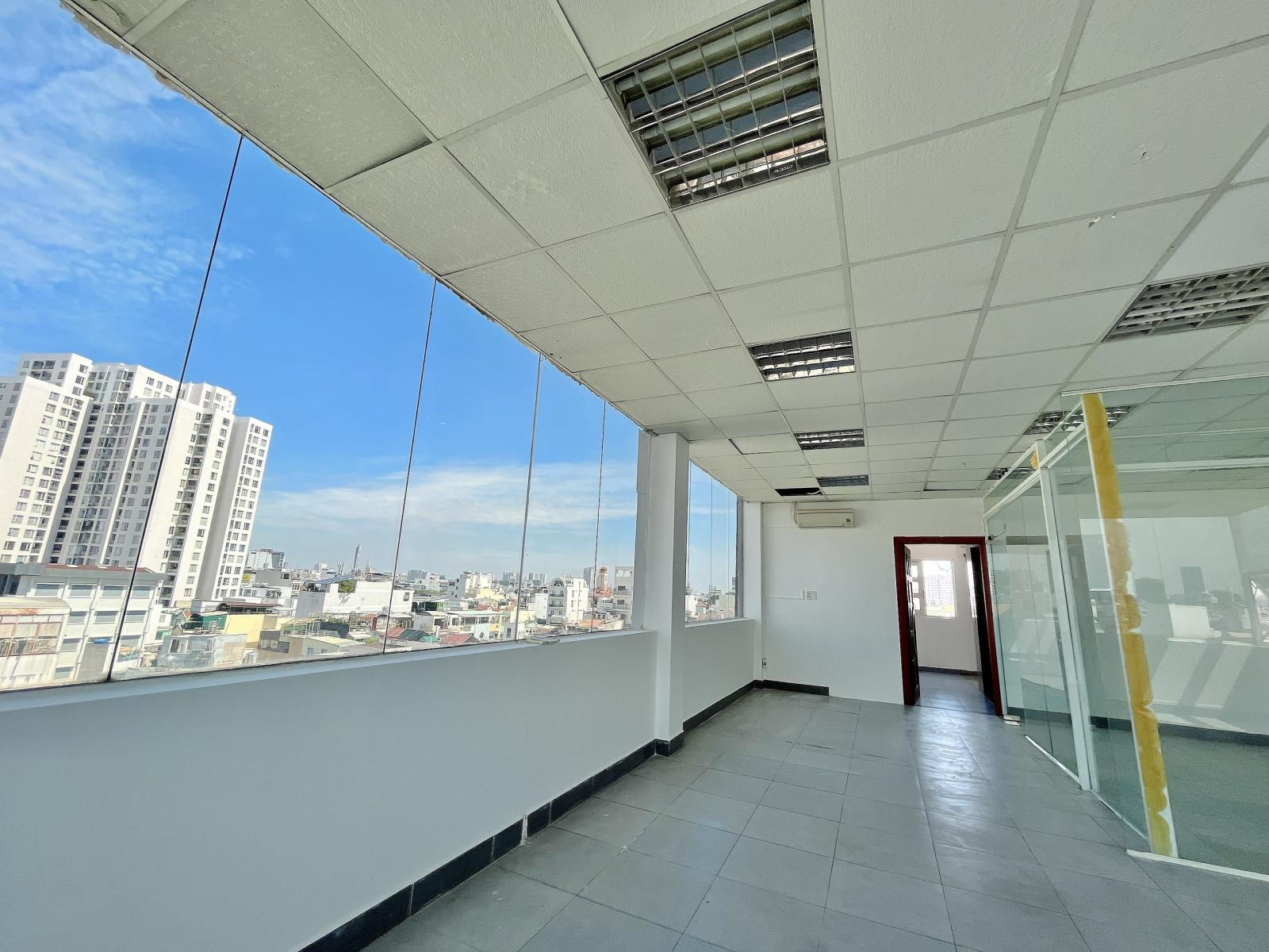 Cho thuê văn phòng view full kính 75m2 đường Trần Quang Khải, Quận 1