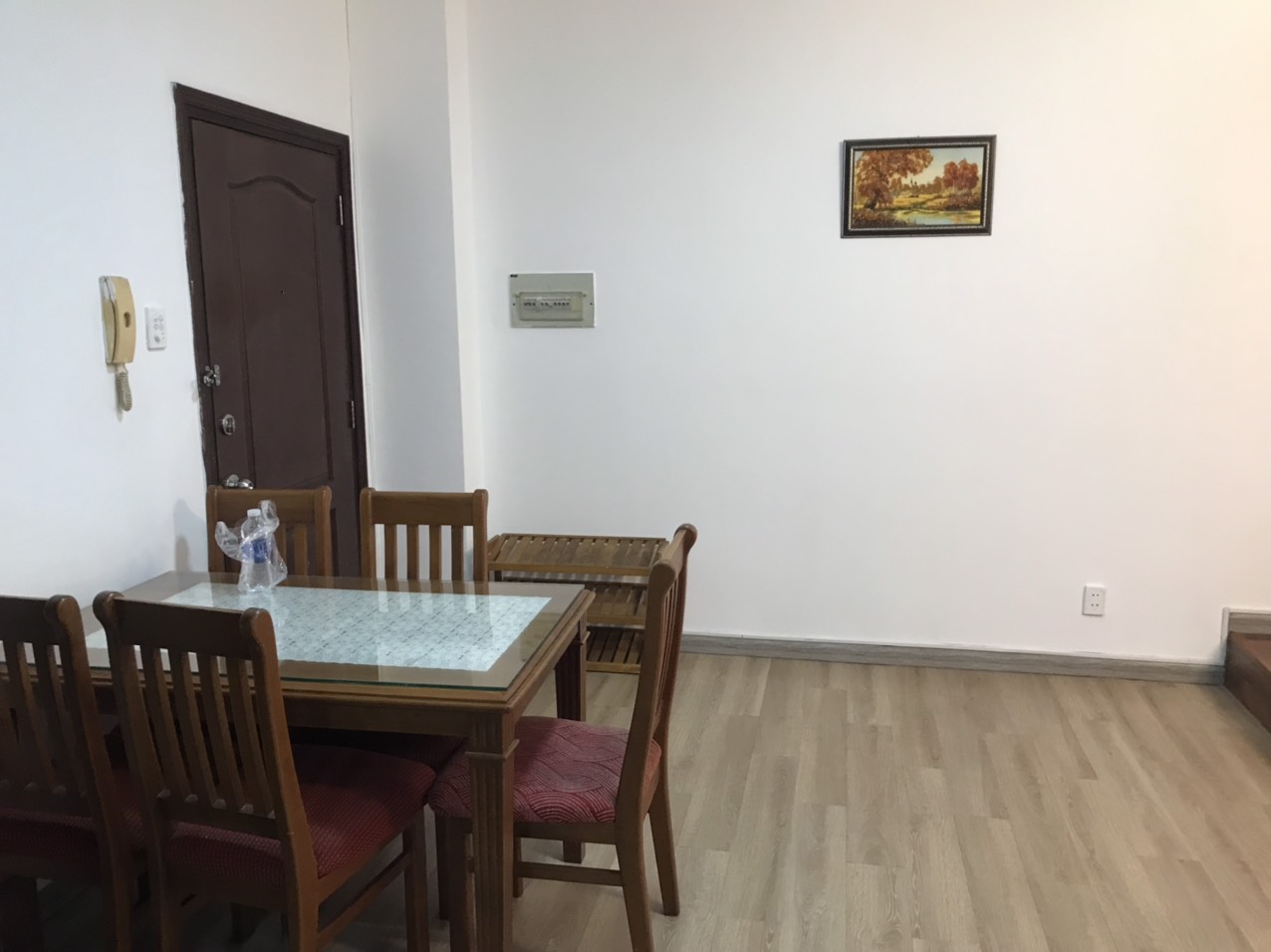 Cho thuê Hưng Vương 3, PMH, Quận 7, view công viên , 2PN, 1WC, giá : 12 triệu/tháng .LH: 0906.611.859 Thư