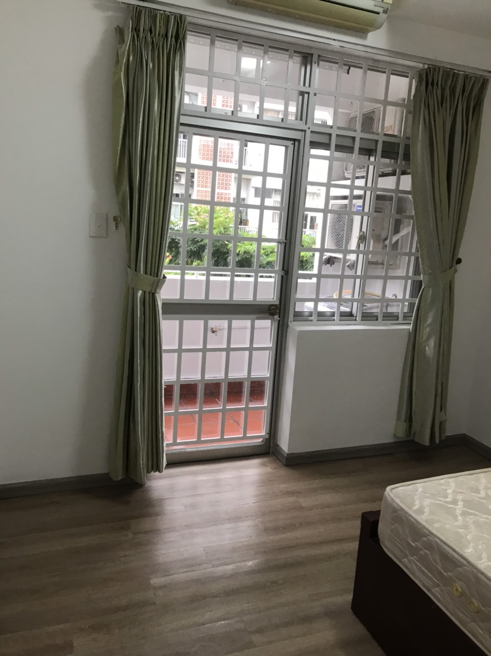 Cho thuê Hưng Vương 3, PMH, Quận 7, view công viên , 2PN, 1WC, giá : 12 triệu/tháng .LH: 0906.611.859 Thư