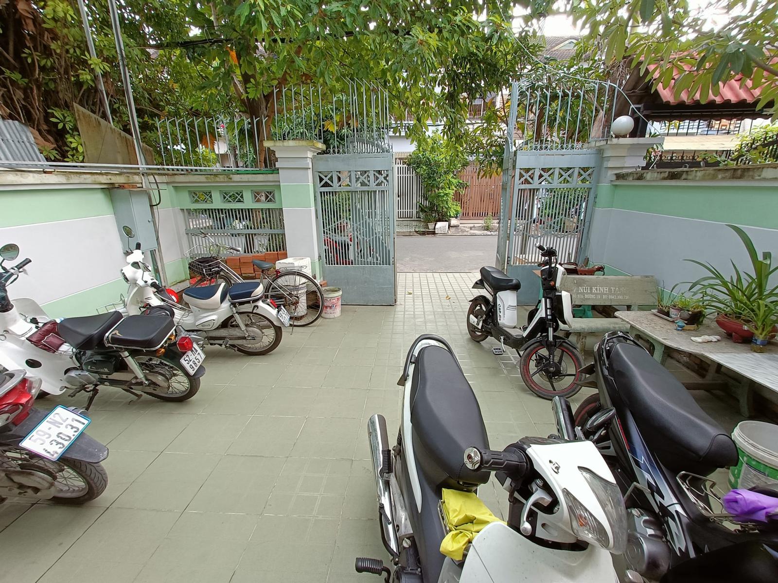 Nhà mặt tiền 2 Tầng phong cách Biệt Thự sinh thái, có sân để xe hơi trong nhà, Bình Hưng Bình Chánh