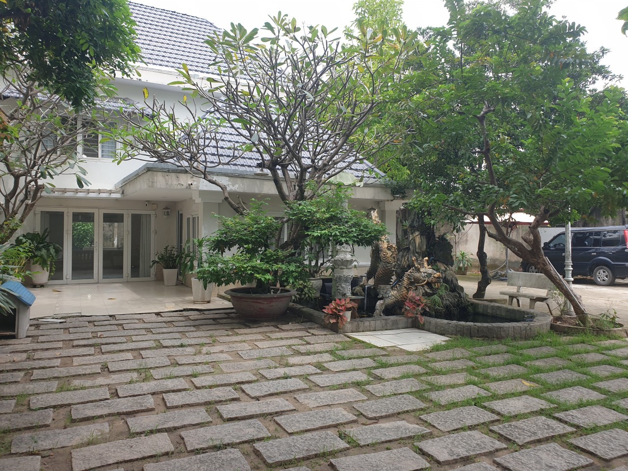 CHo Thuê Gấp Biệt Thự, Nhà Hàng sân vườn Quốc Hương, Thao Điền , Quận 2 , DT 650 m2- Chỉ 4500 usd
