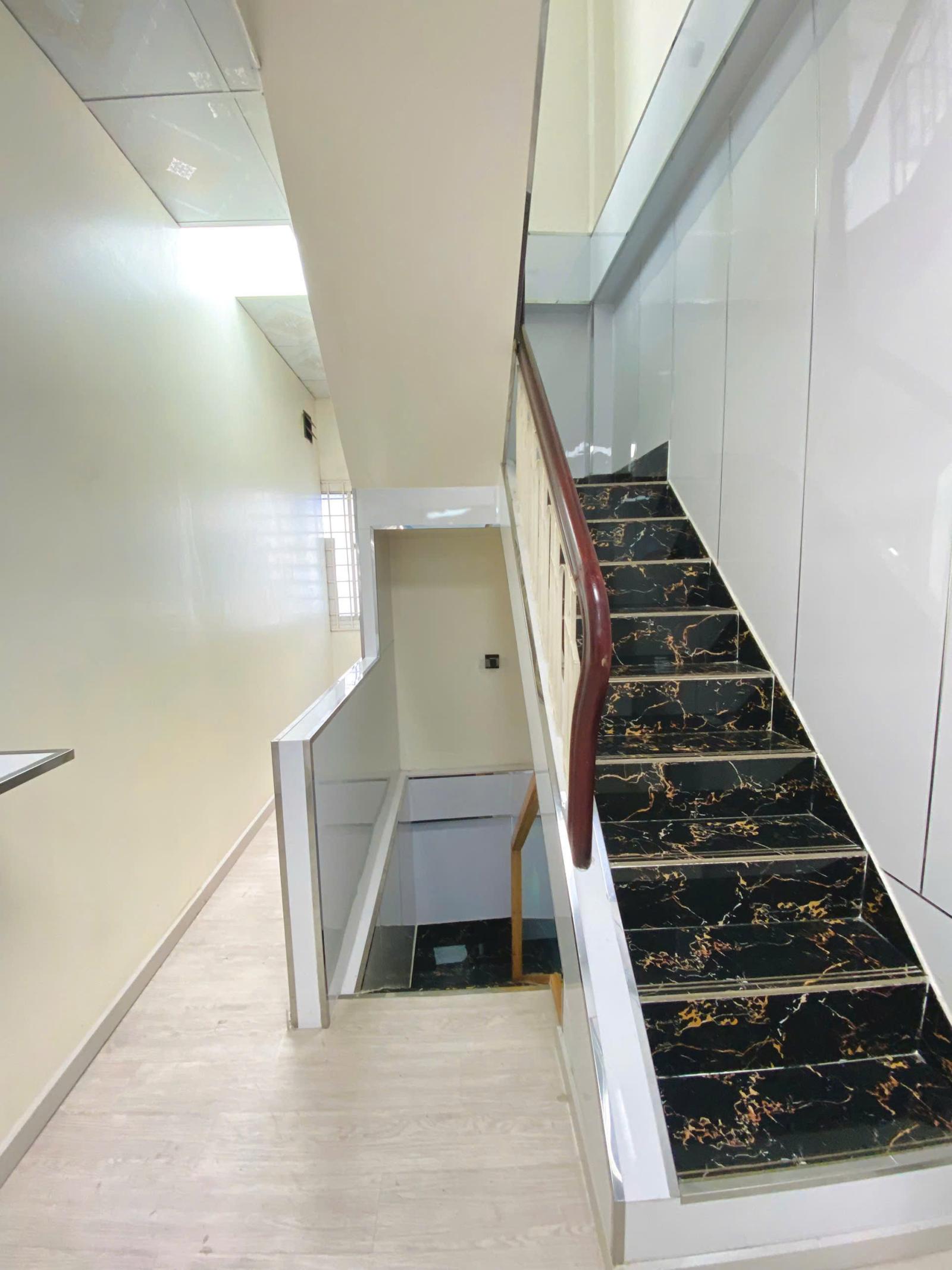 NHÀ 3 TẦNG, VỊ TRÍ MẶT TIỀN KINH DOANH SẦM UẤT BẬC NHẤT QUẬN GÒ VẤP. LH:0345678168.