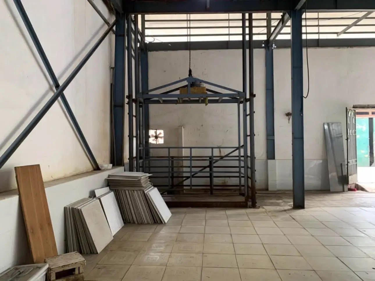 Cho thuê kho xưởng sd 500m2 gần cầu An Lộc Quận 12