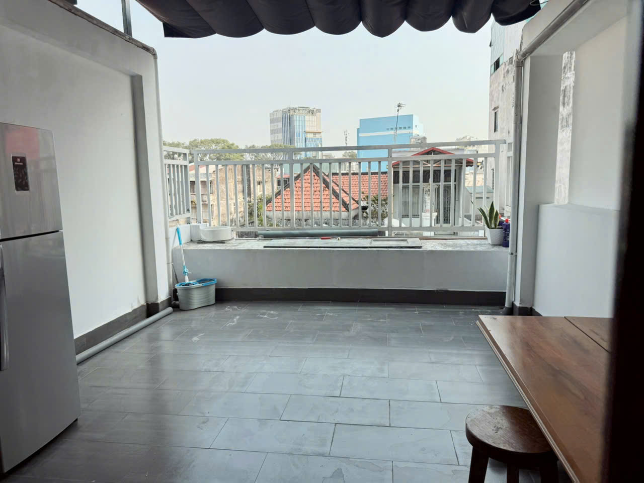 CHO THUÊ CHDV NGAY TRUNG TÂM QUẬN 1 ĐẦY ĐỦ TIỆN ÍCH, Ở NGAY. LH:0355640978