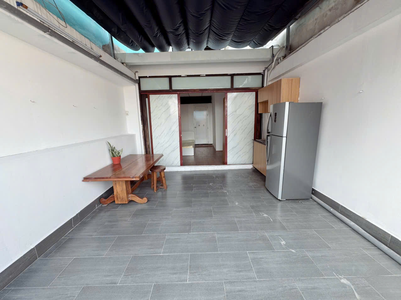 CHO THUÊ CHDV NGAY TRUNG TÂM QUẬN 1 ĐẦY ĐỦ TIỆN ÍCH, Ở NGAY. LH:0355640978