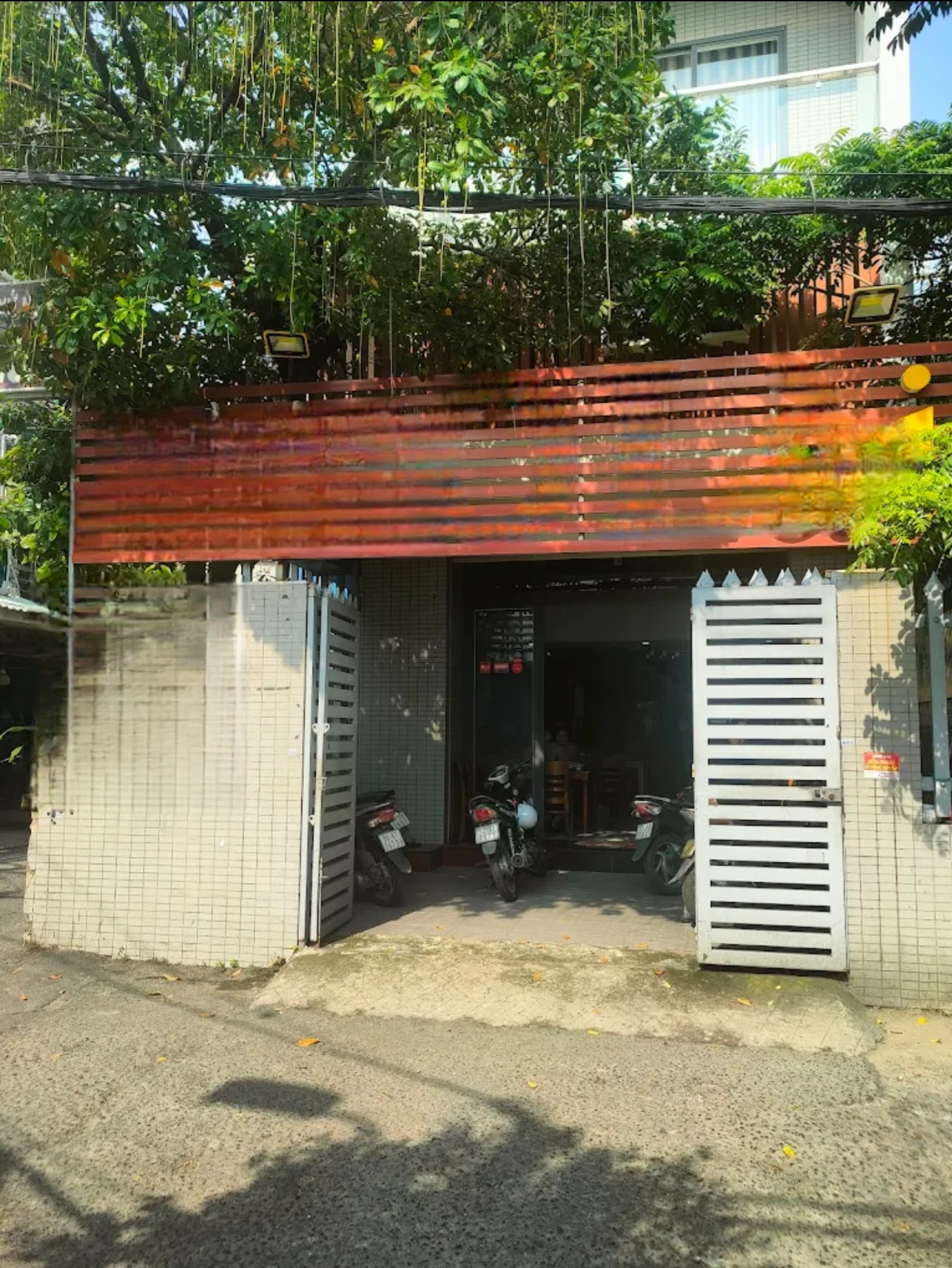 Cho thuê nhà  2 mặt hẻm xe hơi 549 xô viết nghệ tĩnh p26 Bình Thạnh.