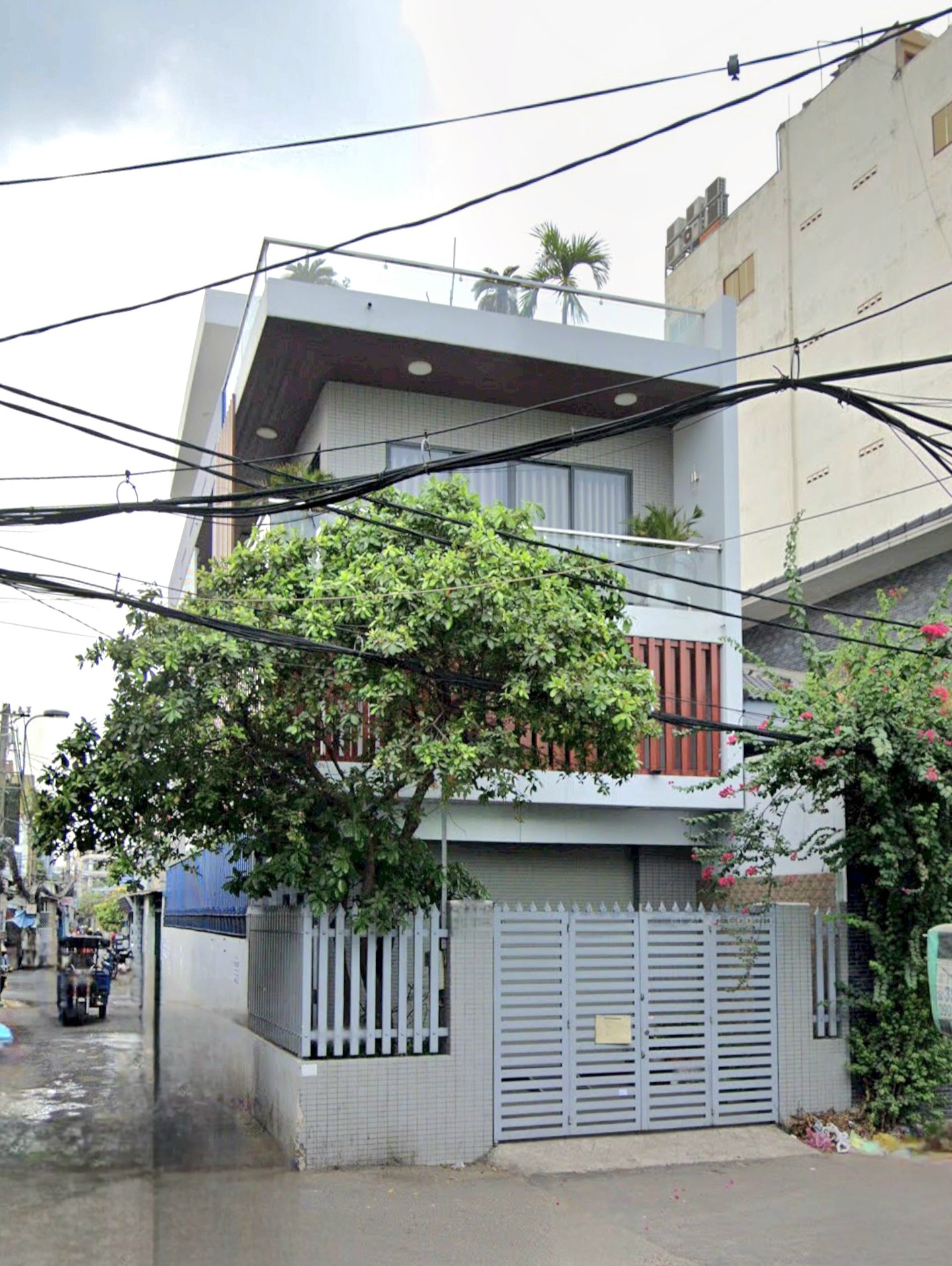 Cho thuê nhà  2 mặt hẻm xe hơi 549 xô viết nghệ tĩnh p26 Bình Thạnh.