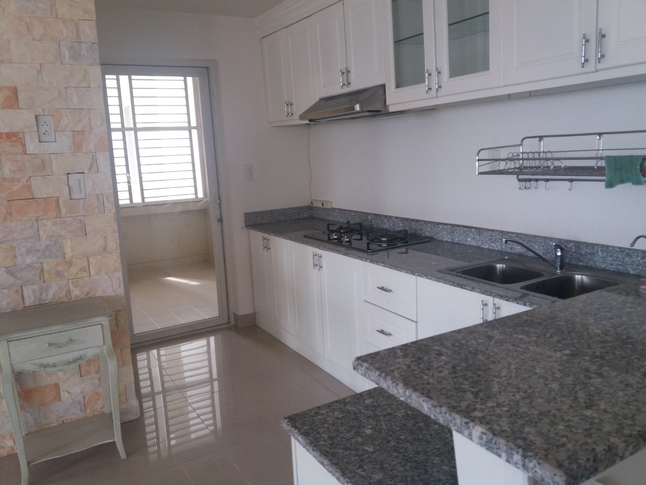 Cần cho thuê nhanh căn hộ Grand View PMH dt118m2, 3pn full nội thất đối diện SSIS giá 22 triệu