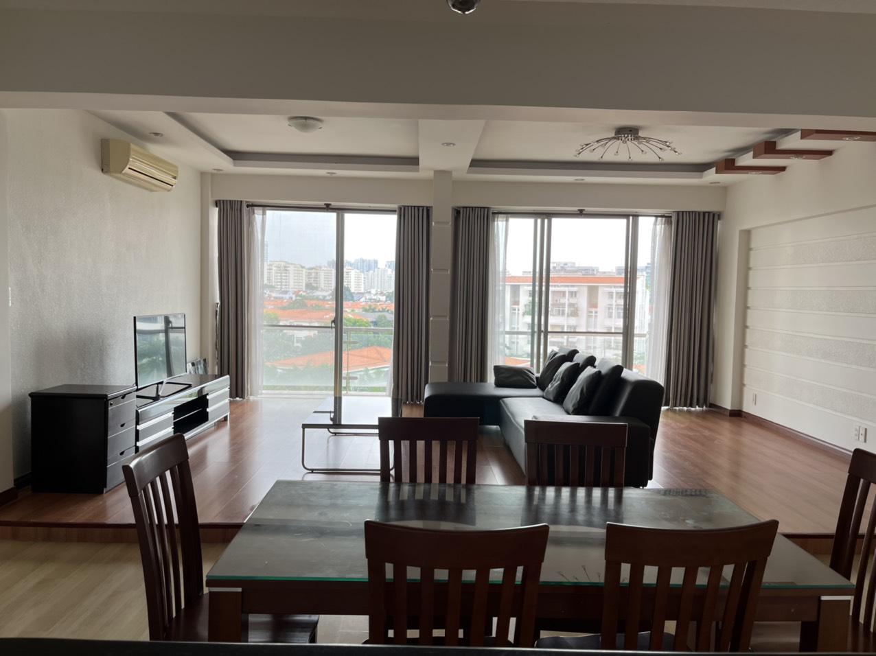 Cần cho thuê nhanh căn hộ Garden Plaza 1 PMH dt150m2, 3pn full nội thất, ban công giá 28 triệu