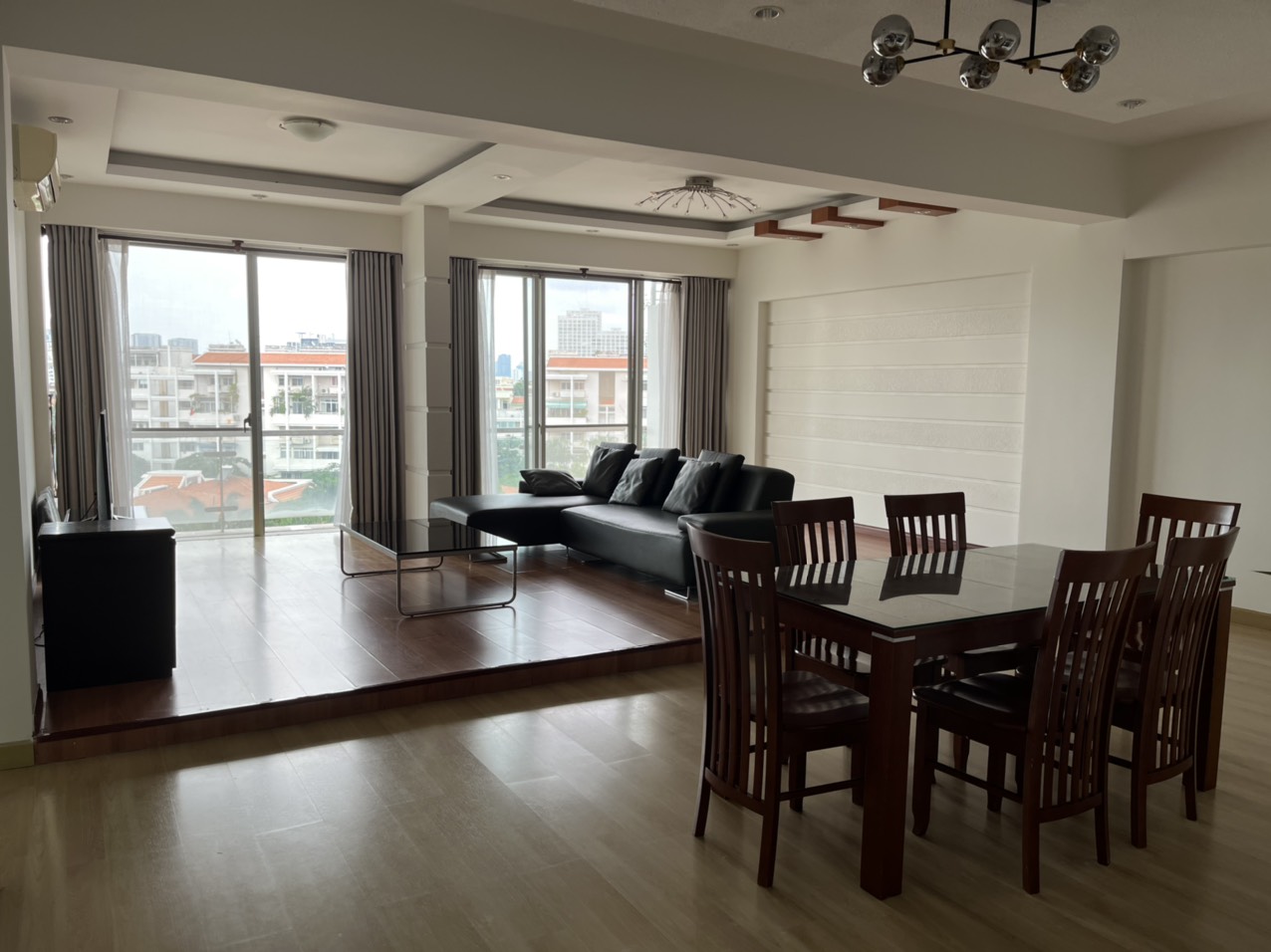 Cần cho thuê nhanh căn hộ Garden Plaza 1 PMH dt150m2, 3pn full nội thất, ban công giá 28 triệu