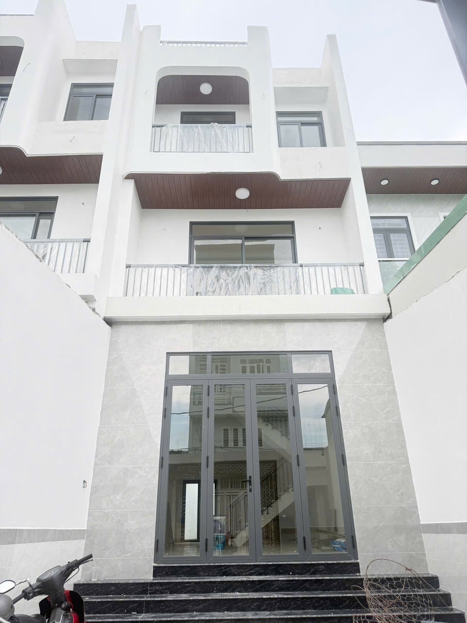 NHÀ PHỐ NGANG 5M ĐANG HOÀN THIỆN TẠI THẠNH XUÂN 25, Q12 