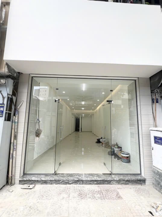 Cho thuê nhà mặt tiền Huỳnh Văn Bánh q Phú Nhuận